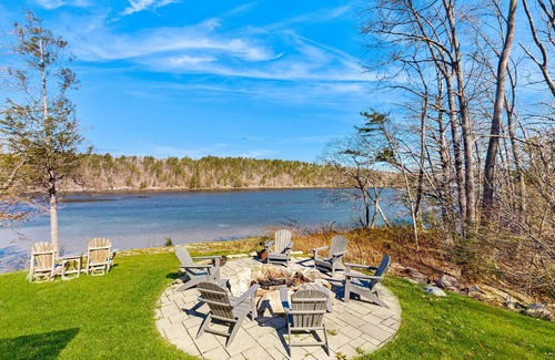 Wiscasset Cottage | Gorgeous Waterfront Home on Westport Island with 2 Sunrooms