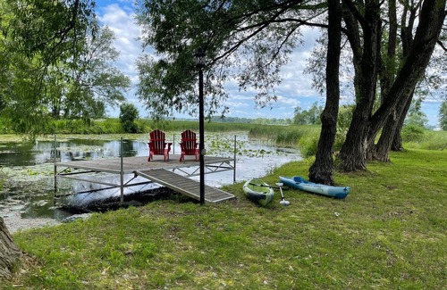 Picton House | Gorgeous Waterfront Lake House near Sandbanks Beach with Kayaks and Beach Pass.