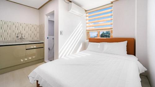 Sokcho House | Goseong Leumeleu63 Pension