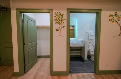 Biloxi Hotel | Government St. Balcony Suite 211