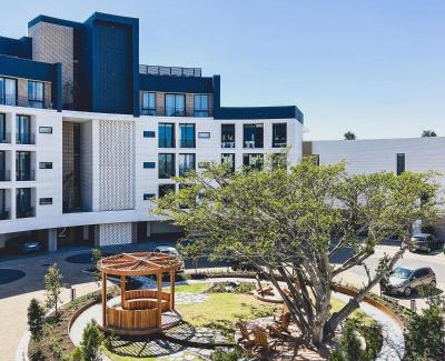 Century City Apartment | Grace On Park by Dajosha
