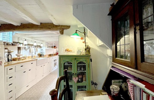 Ockbrook Cottage | Grade II Quaint Cottage in Berkswell, Close to NEC & BHX