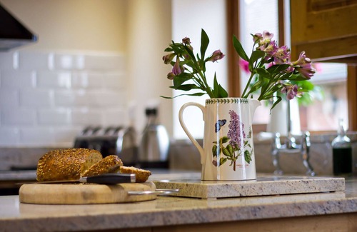 Alcester House | Granary at Oaks Barn Farm, Kadai fire bowl & optional hot tub, country location