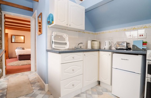 Huntley Cottage | GRANARY STUDIO, romantic, character holiday cottage in Newent