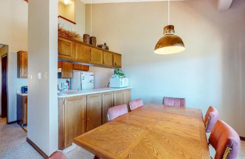Silvercreek Apartment | Granby Condo with Views