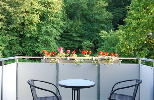 Gaarden-Sud - Kronsburg Apartment | grand 2-room apartment (70m²) with balcony, central but located in green landsca
