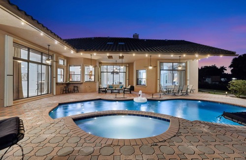 Plantation Villa | Grand 6BR Plantation Estate w/Tennis & POOL