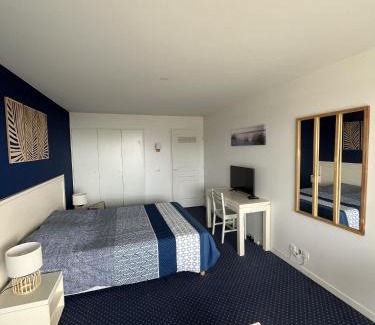 Chateau-d'Olonne Apartment | Grand Appartement Vue Mer, terrasse panoramique, wi-fi, piscines saisonnières - Les Sables d'Olonne