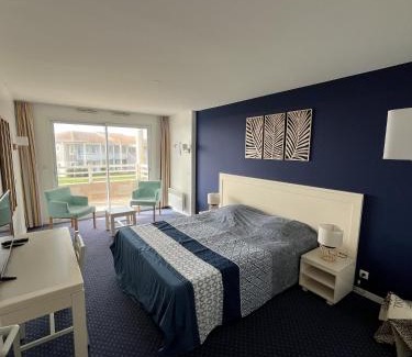 Chateau-d'Olonne Apartment | Grand Appartement Vue Mer, terrasse panoramique, wi-fi, piscines saisonnières - Les Sables d'Olonne