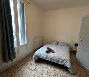 Beziers Apartment | Grand appartement de 100M2 -Allée Paul Riquet Béziers - 4chambres - Wifi- Tv connectée