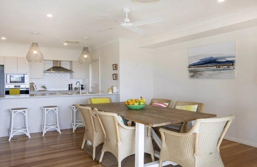 Killcare House | Grand Beachviews at Killcare - pet friendly and AC