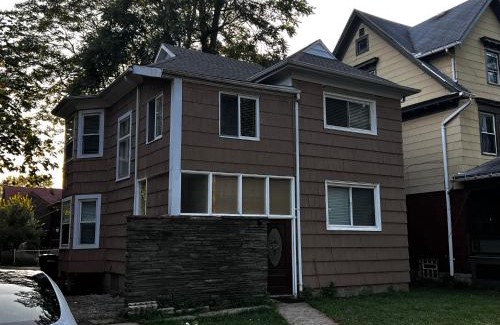 Downtown Niagara Falls House | Grand Bella Niagara 5BR 2BATH Close to Falls