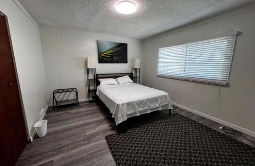 Downtown Niagara Falls House | Grand Bella Niagara 5BR 2BATH Close to Falls