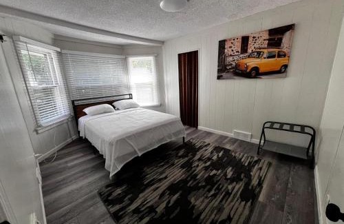 Downtown Niagara Falls House | Grand Bella Niagara 5BR 2BATH Close to Falls