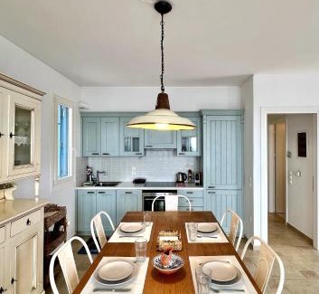 Ydrousa House | Grand Blue Terrace - Island house by Hostandros