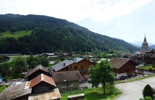 Le Grand-Bornand Apartment | Grand Bornand : appartement 6 pers avec balcon au cœur du village - FR-1-458-167