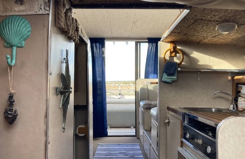 Valle Boat Rental | Grand Canyon Land Yacht at Gopher it Acres