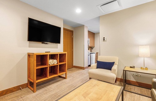 Boulder Ridge Condo | Grand Colorado on Peak 8 2 BD Colorado ski-in/out