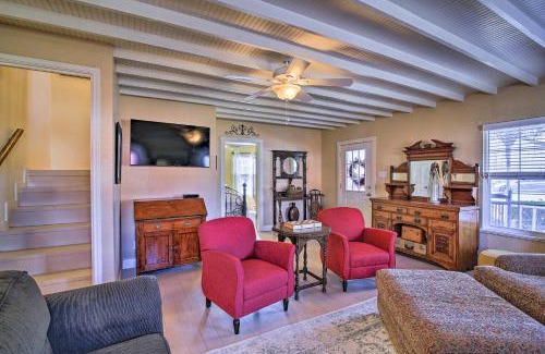 Fredericksburg House | Grand Fredericksburg Retreat - Walk to Main St!
