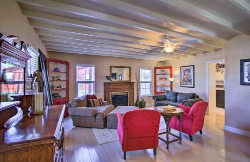 Fredericksburg House | Grand Fredericksburg Retreat - Walk to Main St!
