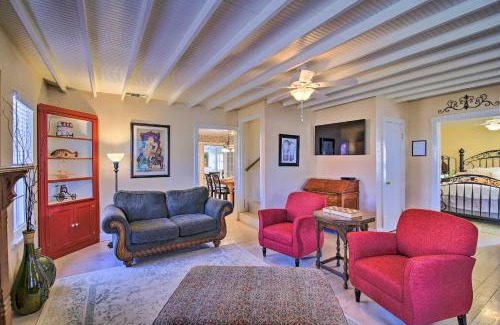 Fredericksburg House | Grand Fredericksburg Retreat - Walk to Main St!