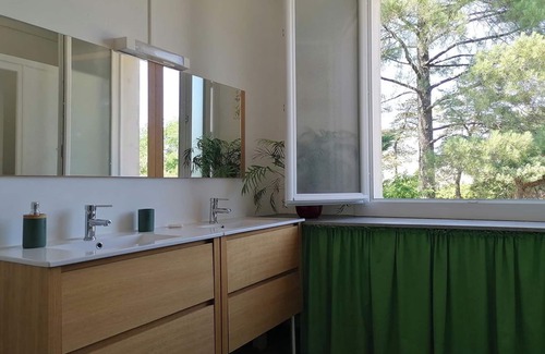 Vagnas Apartment | Grand gîte lumineux dans un joli parc arboré !