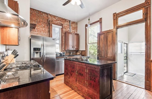 Whittier House | Grand Historic 4 BR, Heart of Denver, 2 blocks to City Park, Easy Parking