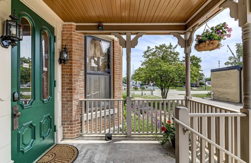 Springfield House | Grand Historic Retreat | 3BR Suite | Modern Comfort & Classic Charm