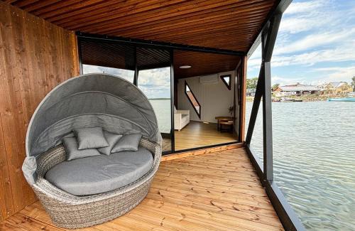 Haapsalu House | Grand Holm Marina Ujuvmajad