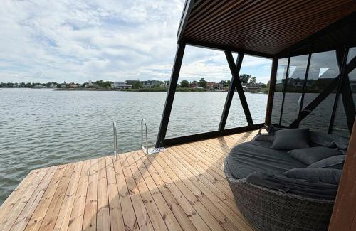 Haapsalu House | Grand Holm Marina Ujuvmajad