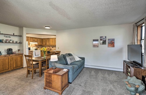 The Ridges House | Grand Junction Townhome ~ 3 Mi to Downtown!