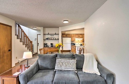 The Ridges House | Grand Junction Townhome ~ 3 Mi to Downtown!