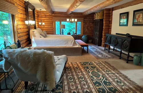Millersburg Cabin | Grand Log Cabin in the Woods 3BR 2BA