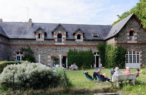 Tredarzec House | Grand logis du MANOIR de Kerhir, charm and old stone in Trégor