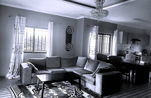 Chiawa Conservancy House | Grand Lusaka Escape w/Private Pool – Sleeps 20+