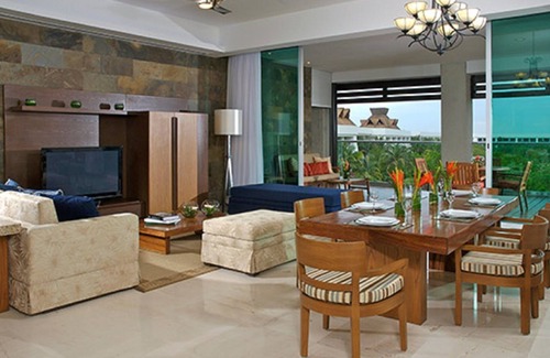 Downtown Cancun Resort | Grand Luxxe 2 BR Villa including 16 rounds of Golf, 2 Massage, Pools, Beach