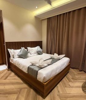 Vadapalani Hotel | Grand Sea Way