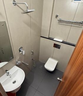Vadapalani Hotel | Grand Sea Way