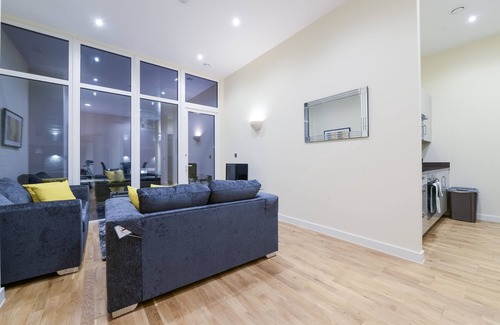 Chelmsford Apartment | Grand Springs, 2 Bed Apartment In City Centre, Stone's Throw To Station