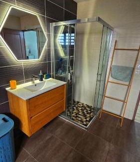 Sainte-Clotilde Apartment | Grand studio proche aéroport