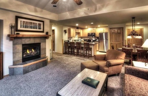 Peak 9 Resort | Grand Timber Lodge- 1 Bedroom and jacuzzi !SKI IN/OUT!