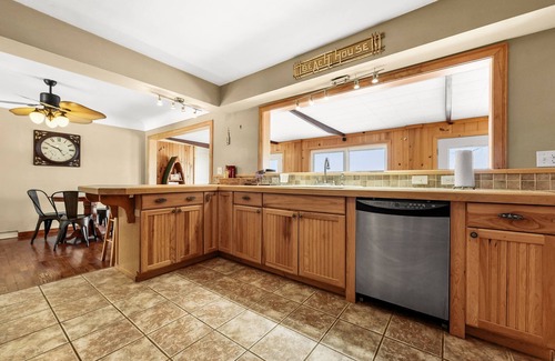 Traverse City Cottage | Grand Traverse Bay Private Beachfront, 10 min to Traverse City, 30 min to Dunes