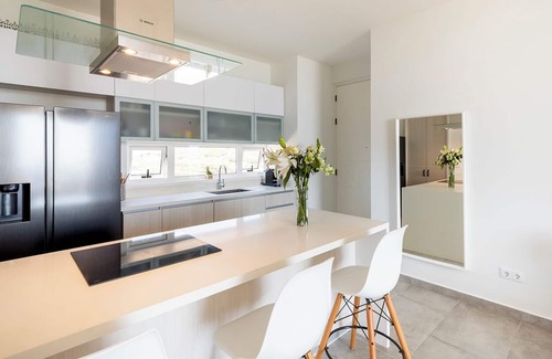 Colon Apartment | Grand View luxury apartment, fully airconditioned, swimming pool & gym