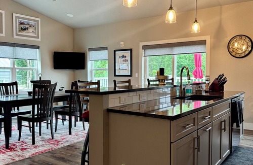 Elkhart Lake Condo | GRAND VILLA Luxury 5-Bed Motorsport Retreat–1 Mi to Road America & Elkhart Lake