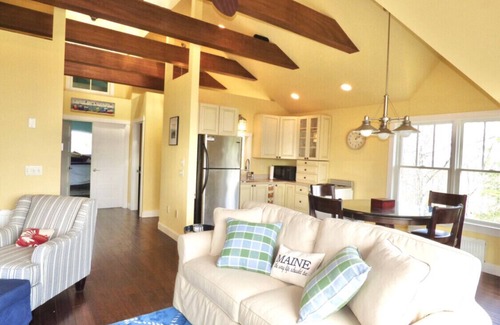 Edgecomb House | Grand Vista - Gorgeous Upscale Get-a-way with Panoramic Views!