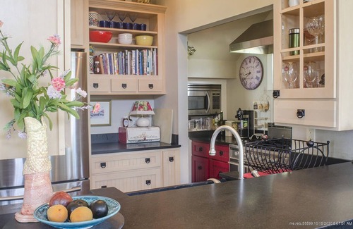 Edgecomb House | Grand Vista - Gorgeous Upscale Get-a-way with Panoramic Views!