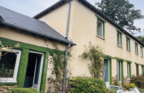 Iffendic House | Grande Dépendance Avec son Jardin au Sein du Parc Boisé dun Château 10/12 Pers