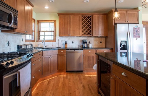 Lodi House | Grande Dame - She is big and beautiful! Perfect for your next lakeside group getaway!