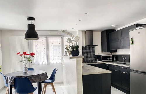 Amiens House | GRANDE MAISON COSY TERRASSE PARKING GARE 8PERS