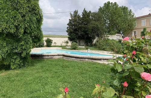 Saint-Julien House | Grande Maison Familiale Située Dans le Beaujolais au Coeur des Vignes